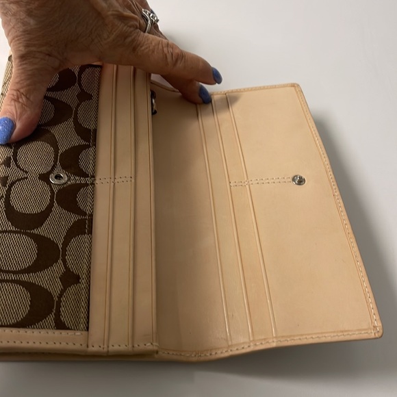 EUC Coach wallet Tan Canvas w Leather Coach Imprint Established 1941 w dust bag - Picture 3 of 8